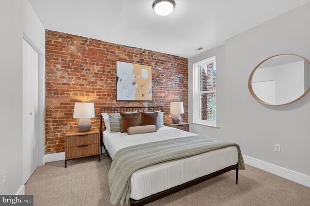 654 ACKER PL NE, Washington, DC 20002