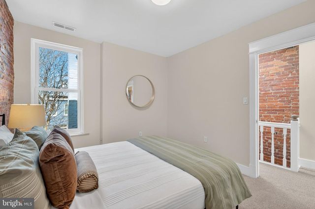 654 ACKER PL NE, Washington, DC 20002