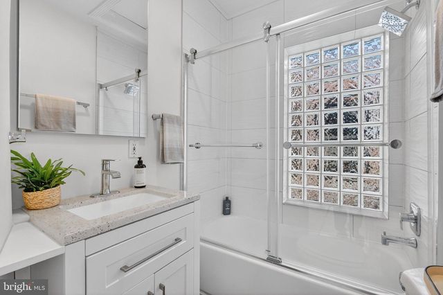 654 ACKER PL NE, Washington, DC 20002