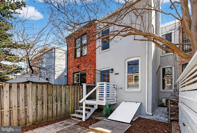 654 ACKER PL NE, Washington, DC 20002