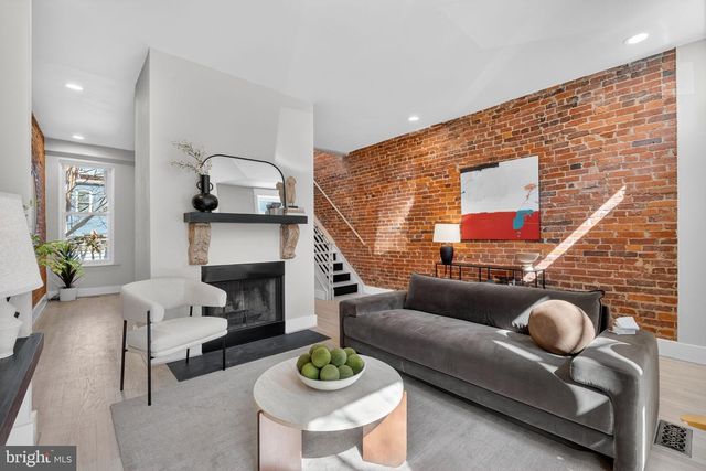 654 ACKER PL NE, Washington, DC 20002