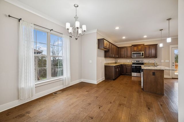 244 Crooked Creek Ln, Hendersonville, TN 37075