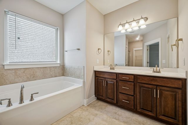 244 Crooked Creek Ln, Hendersonville, TN 37075