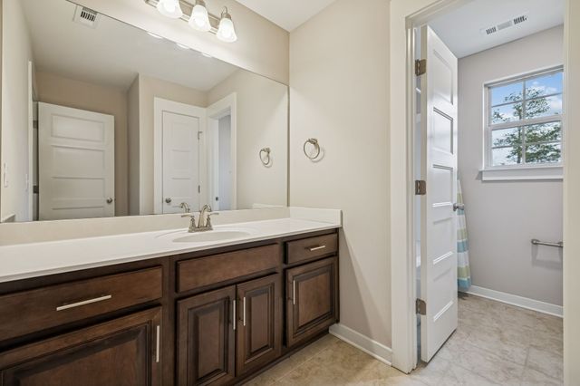 244 Crooked Creek Ln, Hendersonville, TN 37075