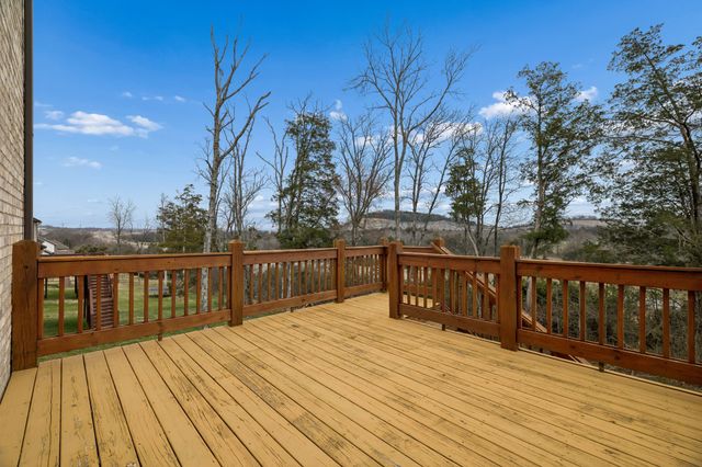 244 Crooked Creek Ln, Hendersonville, TN 37075