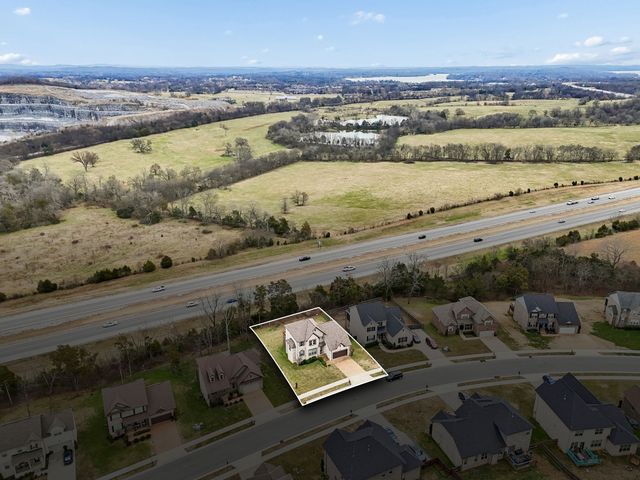 244 Crooked Creek Ln, Hendersonville, TN 37075