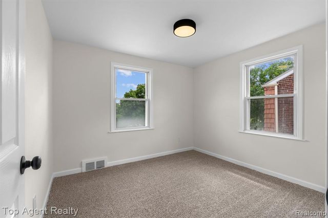 17585 Faust Avenue, Detroit, MI 48219