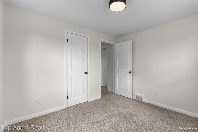 17585 Faust Avenue, Detroit, MI 48219