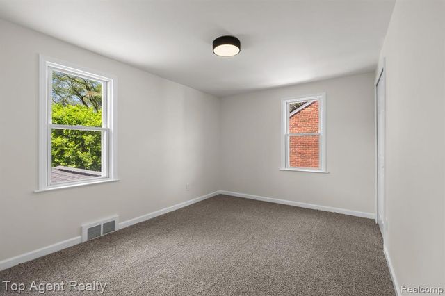 17585 Faust Avenue, Detroit, MI 48219