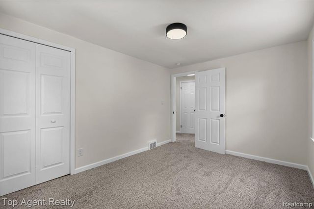 17585 Faust Avenue, Detroit, MI 48219