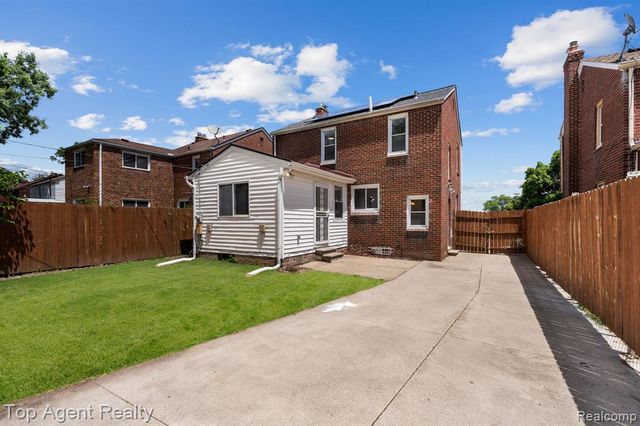 17585 Faust Avenue, Detroit, MI 48219