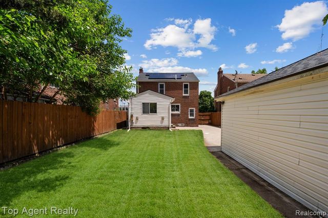 17585 Faust Avenue, Detroit, MI 48219