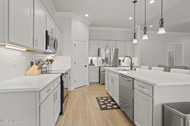 9355 Taylor Place, Ocean Springs, MS 39564