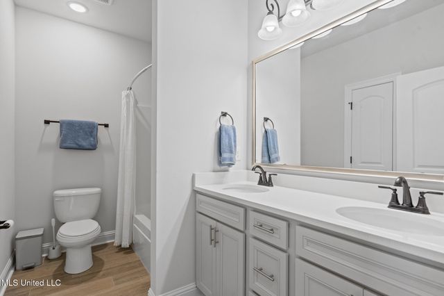 9355 Taylor Place, Ocean Springs, MS 39564