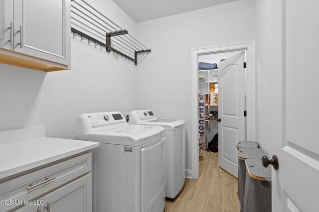 9355 Taylor Place, Ocean Springs, MS 39564