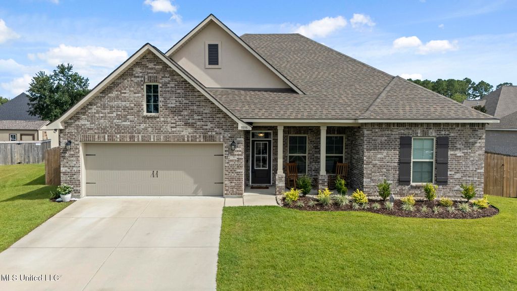9355 Taylor Place, Ocean Springs, MS 39564