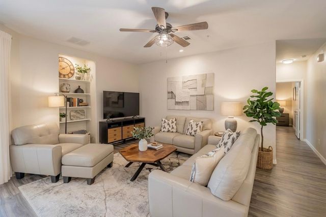 2801 N LITCHFIELD Road 54, Goodyear, AZ 85395