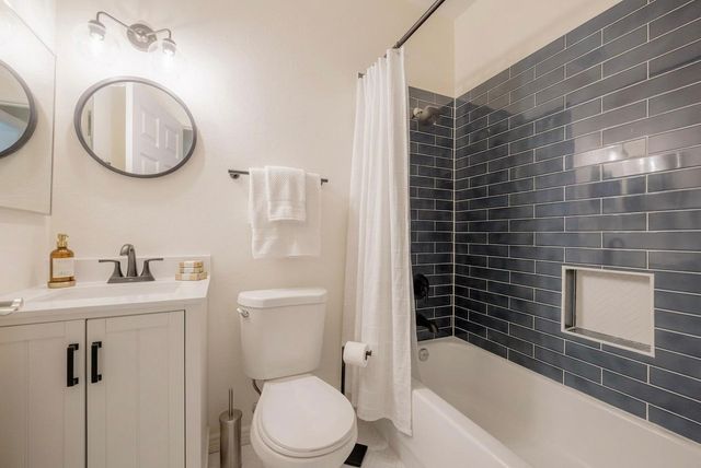 2801 N LITCHFIELD Road 54, Goodyear, AZ 85395