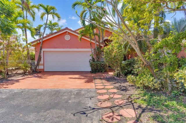 15012 SW 45th Ln, Miami, FL 33185