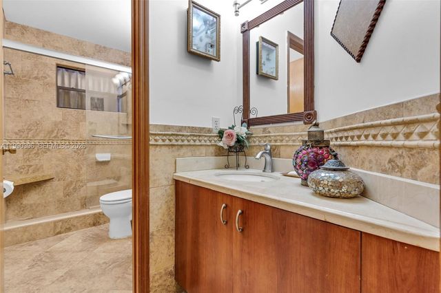 15012 SW 45th Ln, Miami, FL 33185