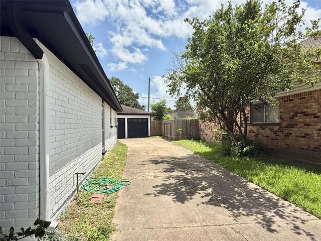 8911 Hendon Lane, Houston, TX 77036
