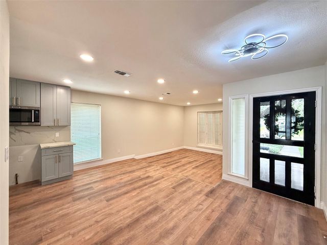 8911 Hendon Lane, Houston, TX 77036