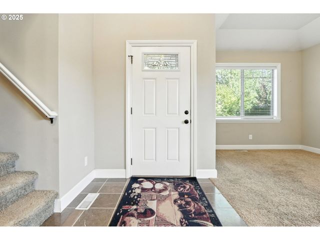 207 FINNEYS Ave, Molalla, OR 97038