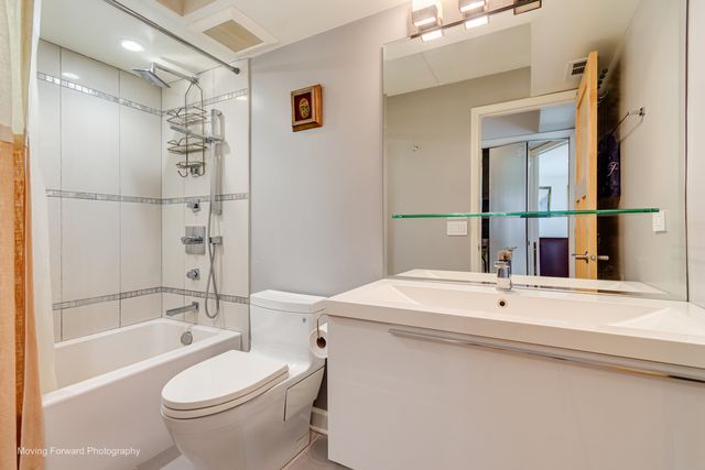 8540 W Foster Avenue 503, Norridge, IL 60706