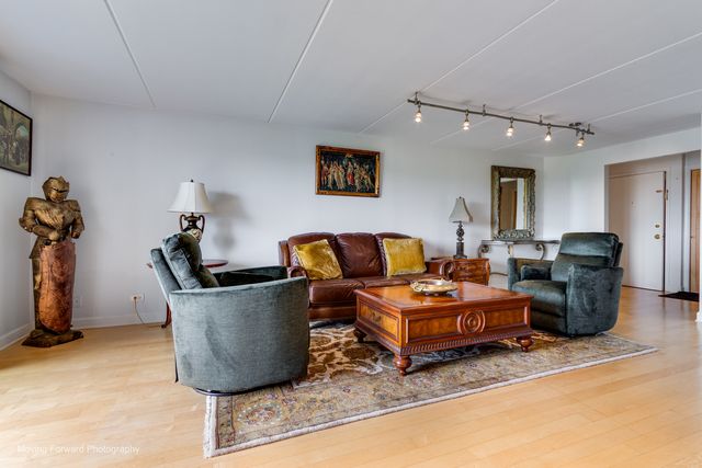 8540 W Foster Avenue 503, Norridge, IL 60706
