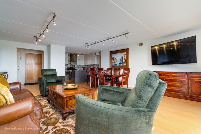 8540 W Foster Avenue 503, Norridge, IL 60706
