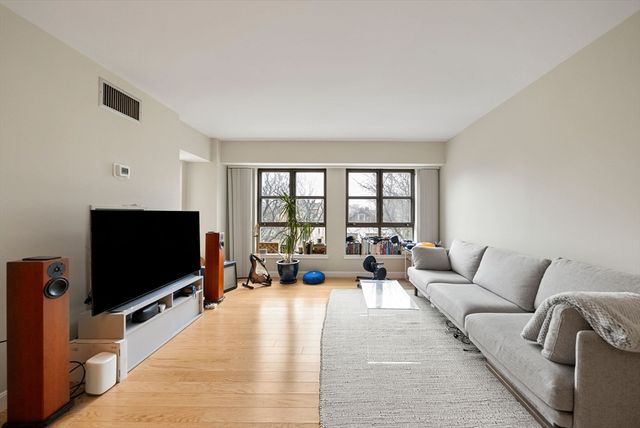 931 Massachusetts Ave 306, Cambridge, MA 02139