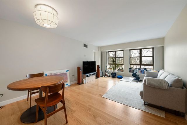 931 Massachusetts Ave 306, Cambridge, MA 02139