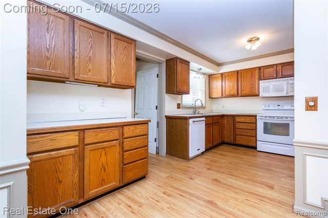 18801 Maple Circle 13, Clinton Township, MI 48036
