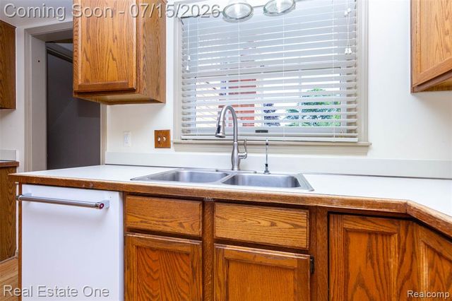 18801 Maple Circle 13, Clinton Township, MI 48036