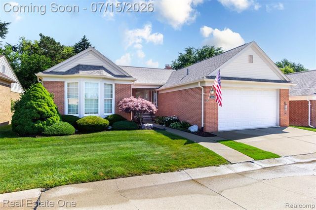 18801 Maple Circle 13, Clinton Township, MI 48036