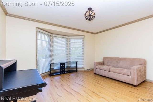 18801 Maple Circle 13, Clinton Township, MI 48036