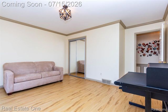 18801 Maple Circle 13, Clinton Township, MI 48036