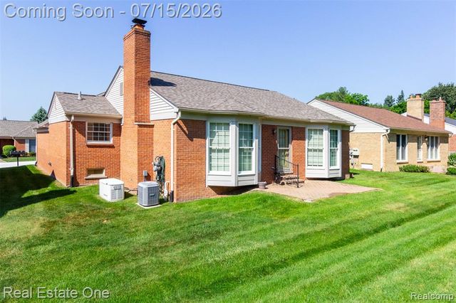 18801 Maple Circle 13, Clinton Township, MI 48036