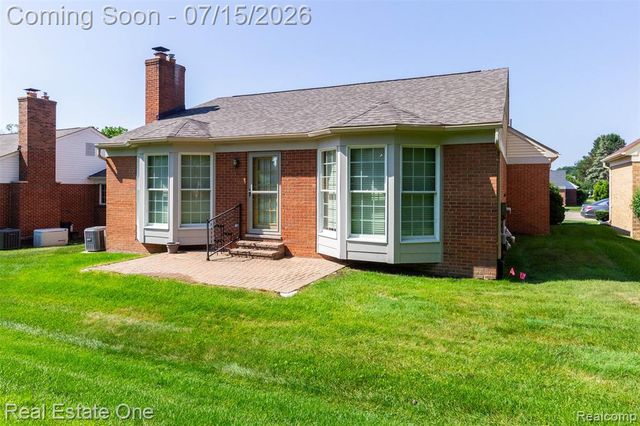 18801 Maple Circle 13, Clinton Township, MI 48036