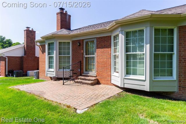 18801 Maple Circle 13, Clinton Township, MI 48036