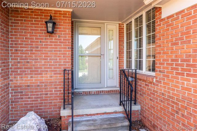 18801 Maple Circle 13, Clinton Township, MI 48036