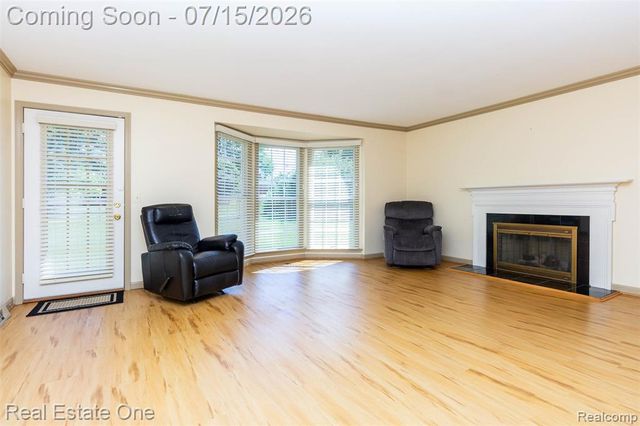 18801 Maple Circle 13, Clinton Township, MI 48036