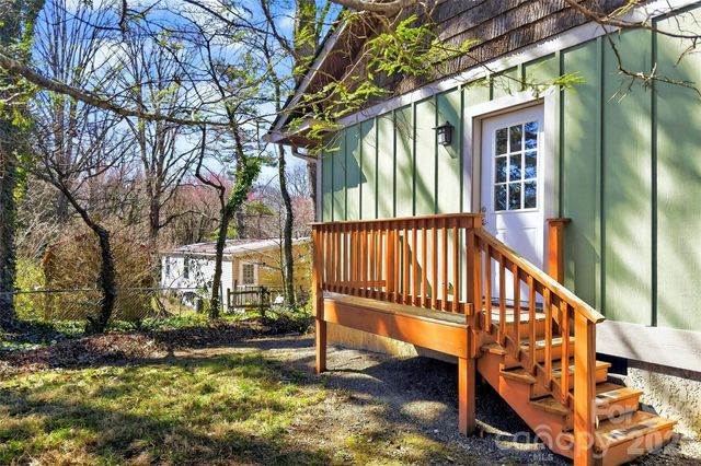 104 Hiawassee Avenue, Black Mountain, NC 28711