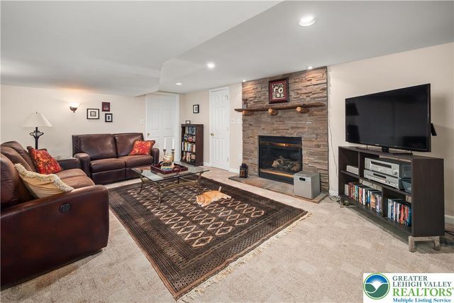 3 Tulip Court, Easton, PA 18045