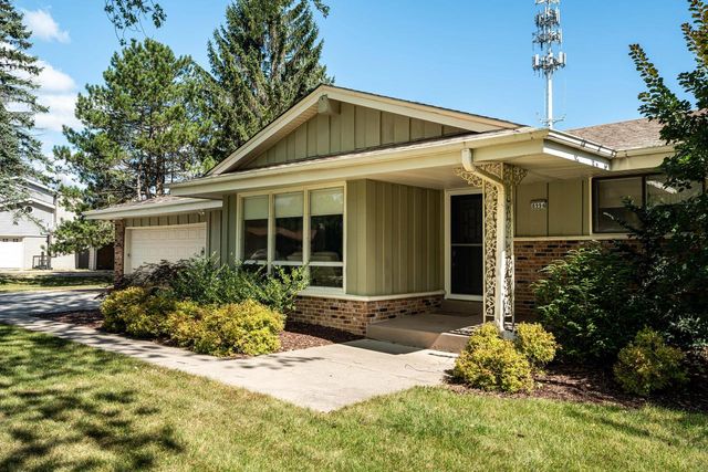 8994 N Santa Monica BOULEVARD, Bayside, WI 53217
