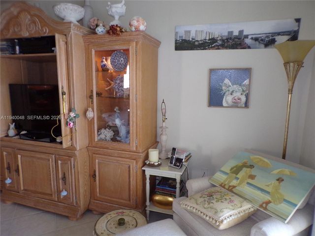 3020 Marcos Dr S214, Aventura, FL 33160