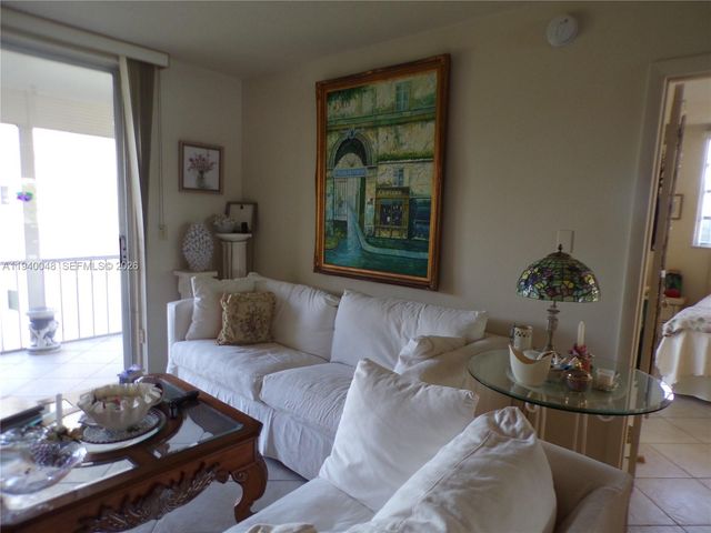 3020 Marcos Dr S214, Aventura, FL 33160