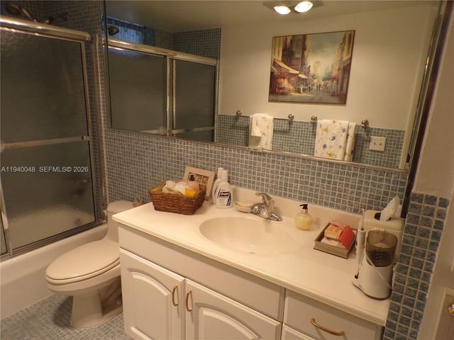 3020 Marcos Dr S214, Aventura, FL 33160