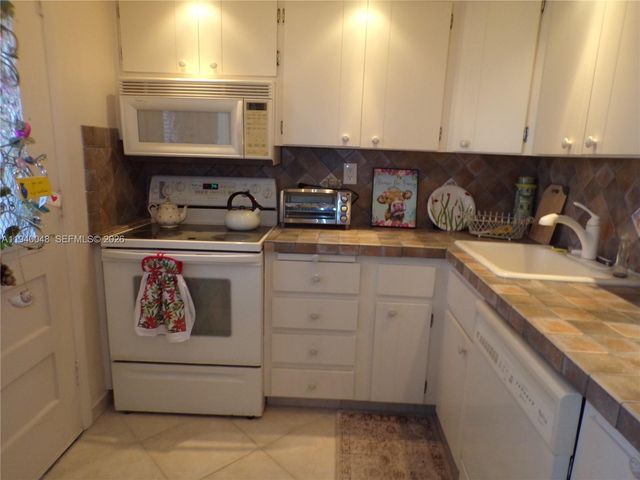 3020 Marcos Dr S214, Aventura, FL 33160