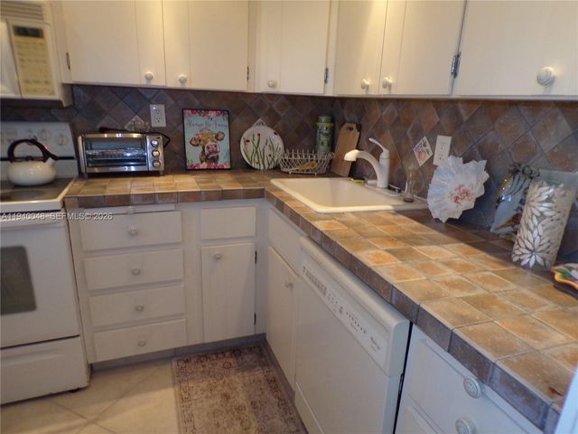 3020 Marcos Dr S214, Aventura, FL 33160